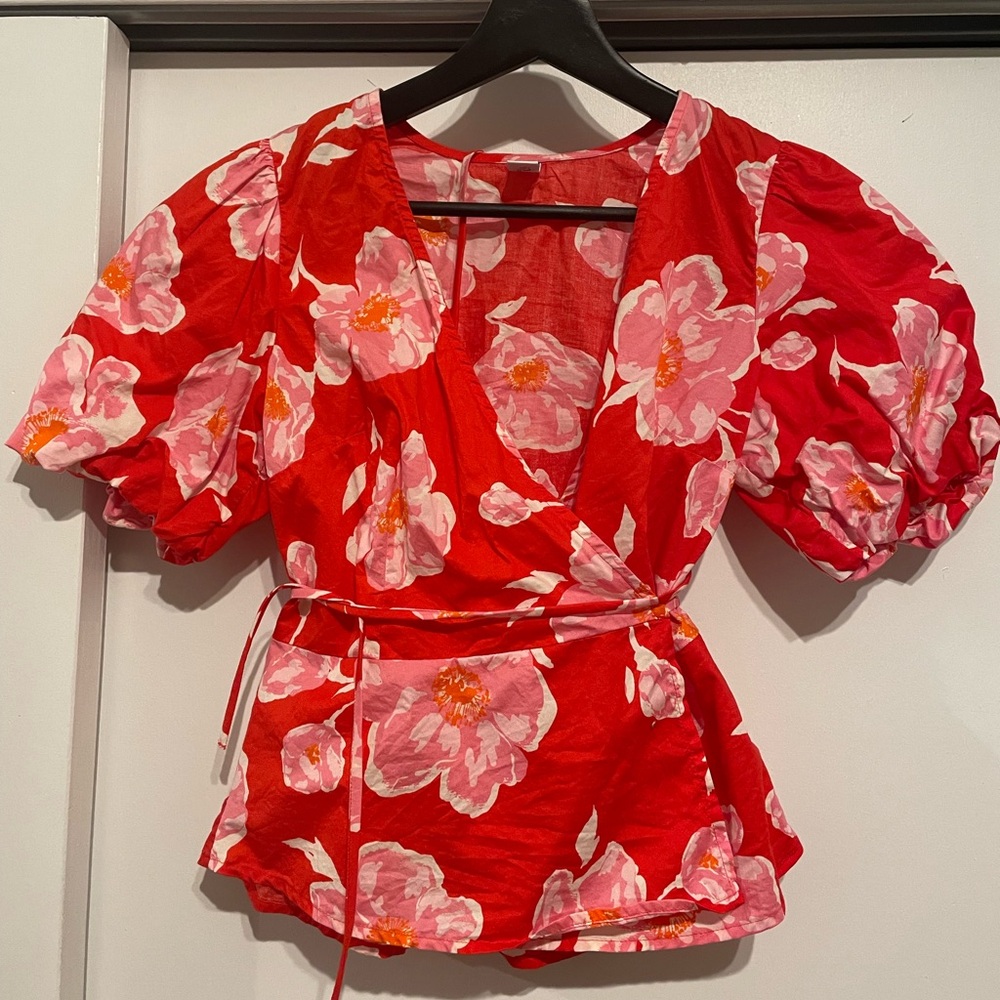 Old Navy floral puff sleeve peplum wrap top